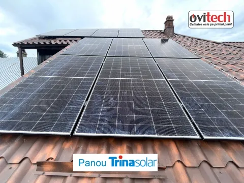 Sistem fotovoltaic 5 kWp monofazat Victron Energy, jud. Neamț — panouri fotovoltaice montate de Ovitec